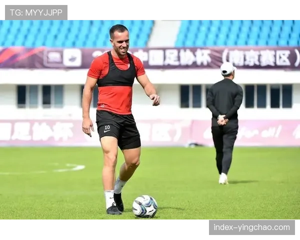 归化球员塞尔吉尼奥入选国足，将增强中场组织能力