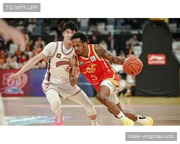 江苏贾尔斯单场14个篮板 内线控制力展现